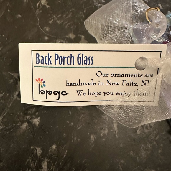 NWT🎄BACK PORCH GLASS FUSED HANDMADE ORNAMENT- PENGUIN IN A SANTA HAT - Picture 2 of 4